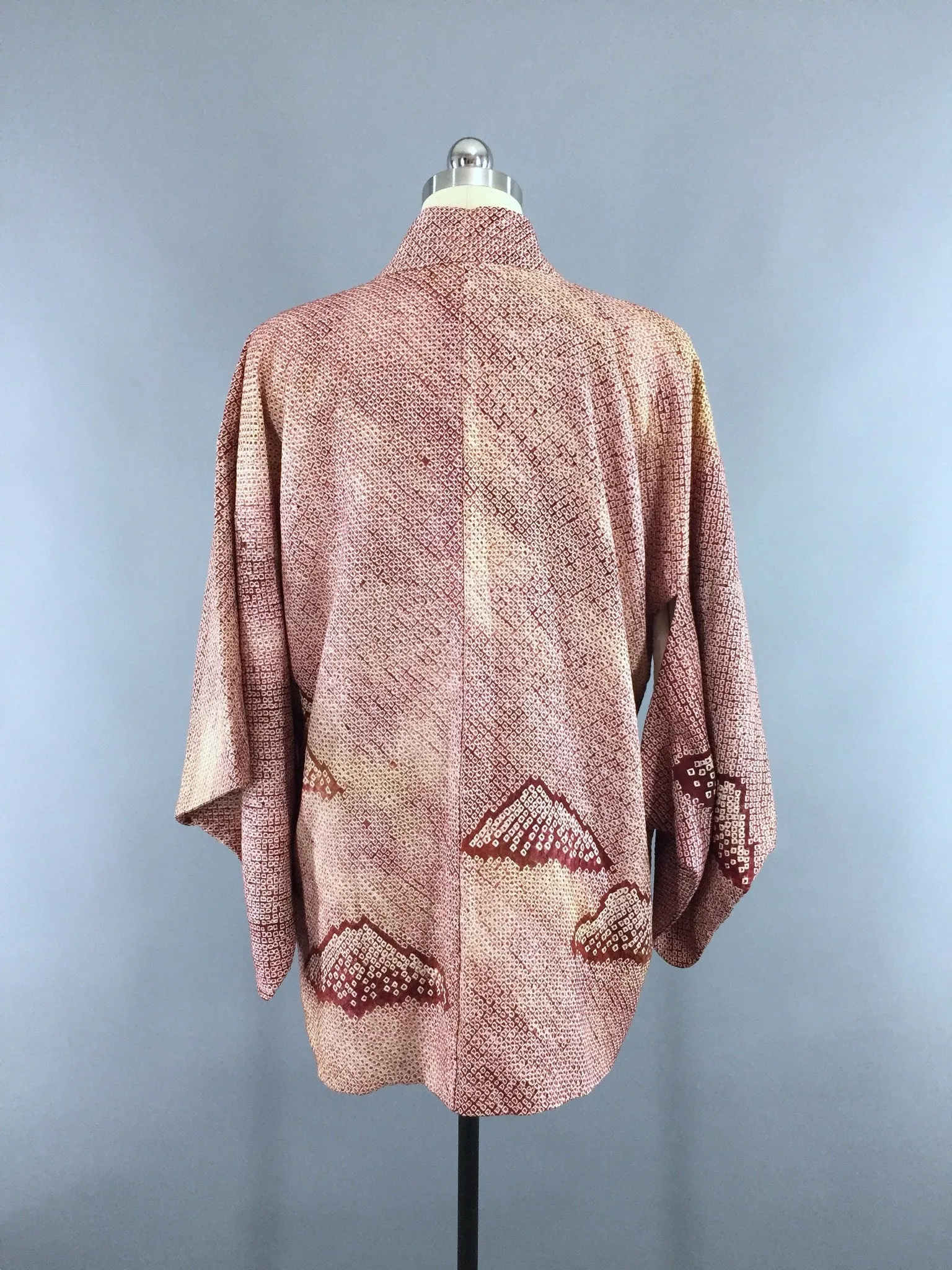 1960s Vintage Silk Haori Kimono Cardigan Jacket with Maroon Shibori Mountains Pattern