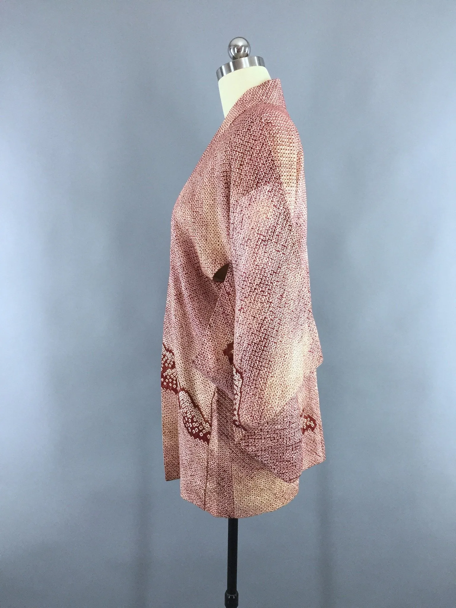 1960s Vintage Silk Haori Kimono Cardigan Jacket with Maroon Shibori Mountains Pattern