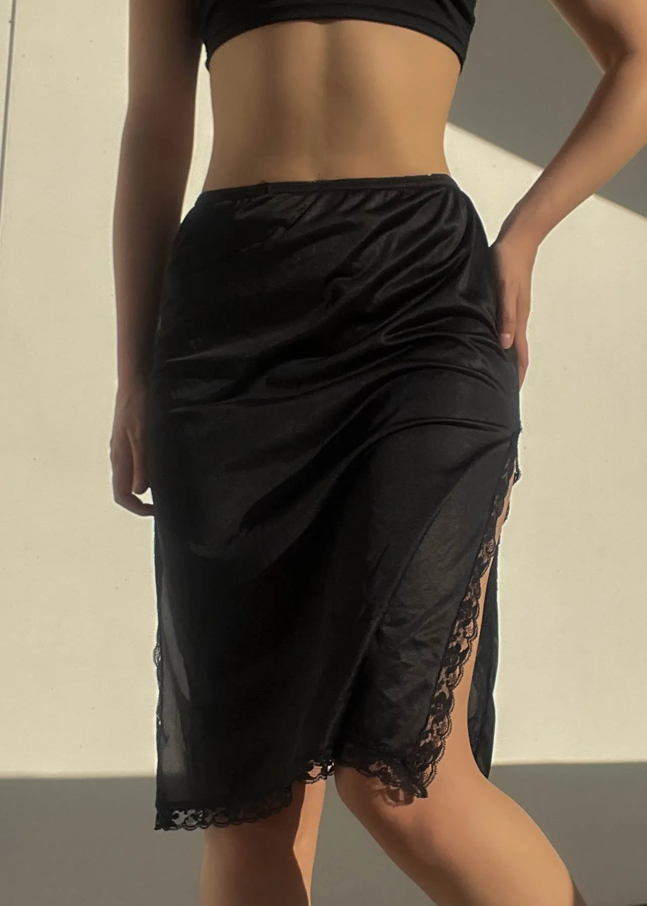 90’s Double Slit Black Midi Skirt (S-M)