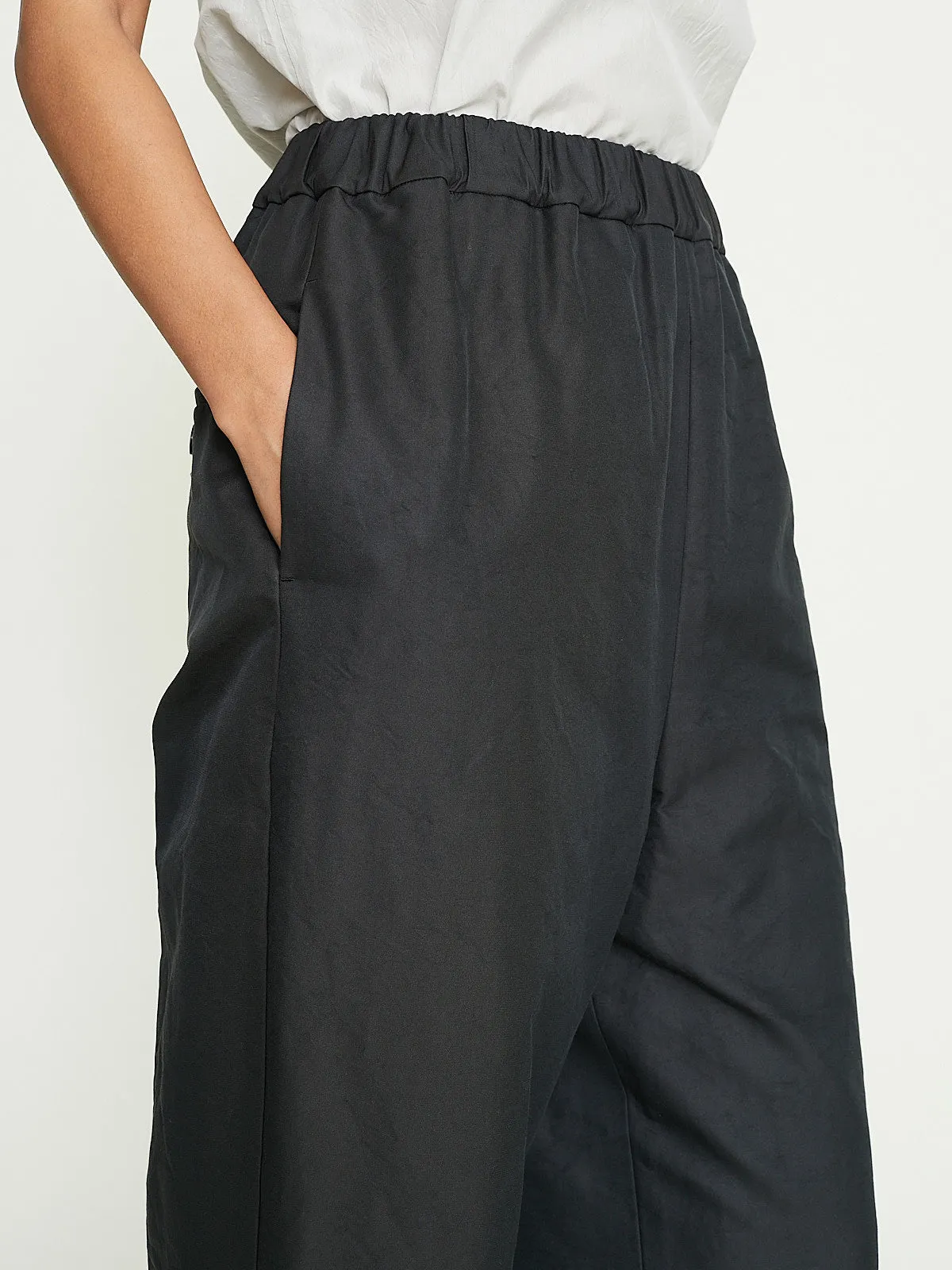 Hem Dart Easy Pants in Vintage Black