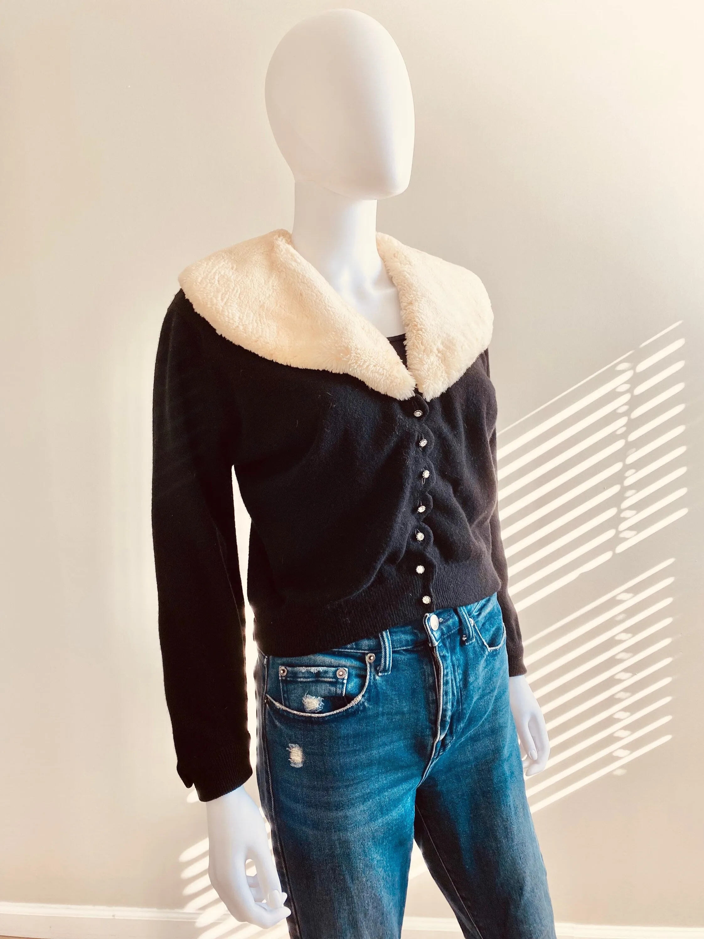 Vintage 1950s Black Cropped Cashmere Cardigan with Fur Collar / 50s sweater Size S